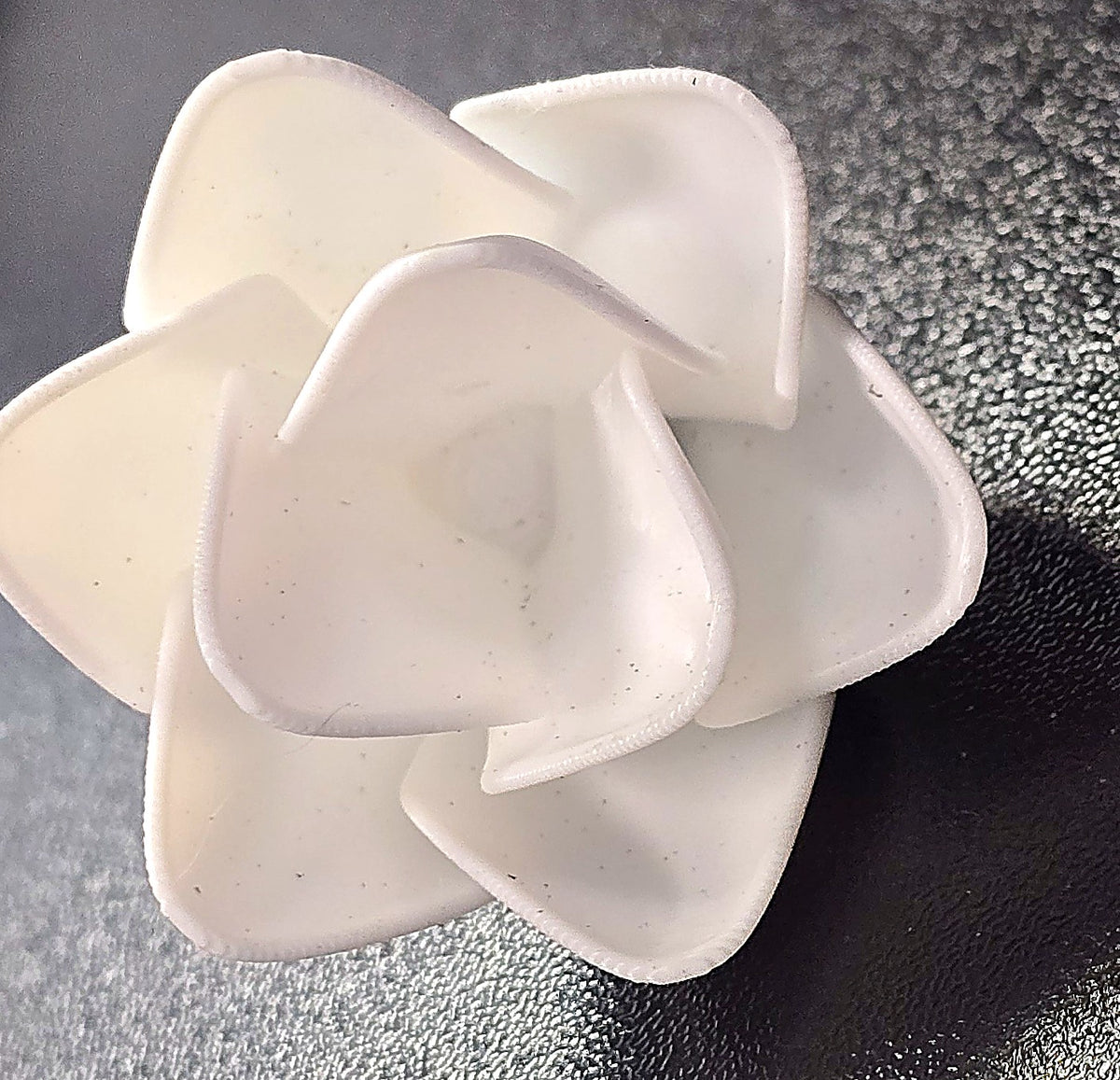 Flower Hide - large size 3D-printed magnetic flower hide for jumping spider enclosures